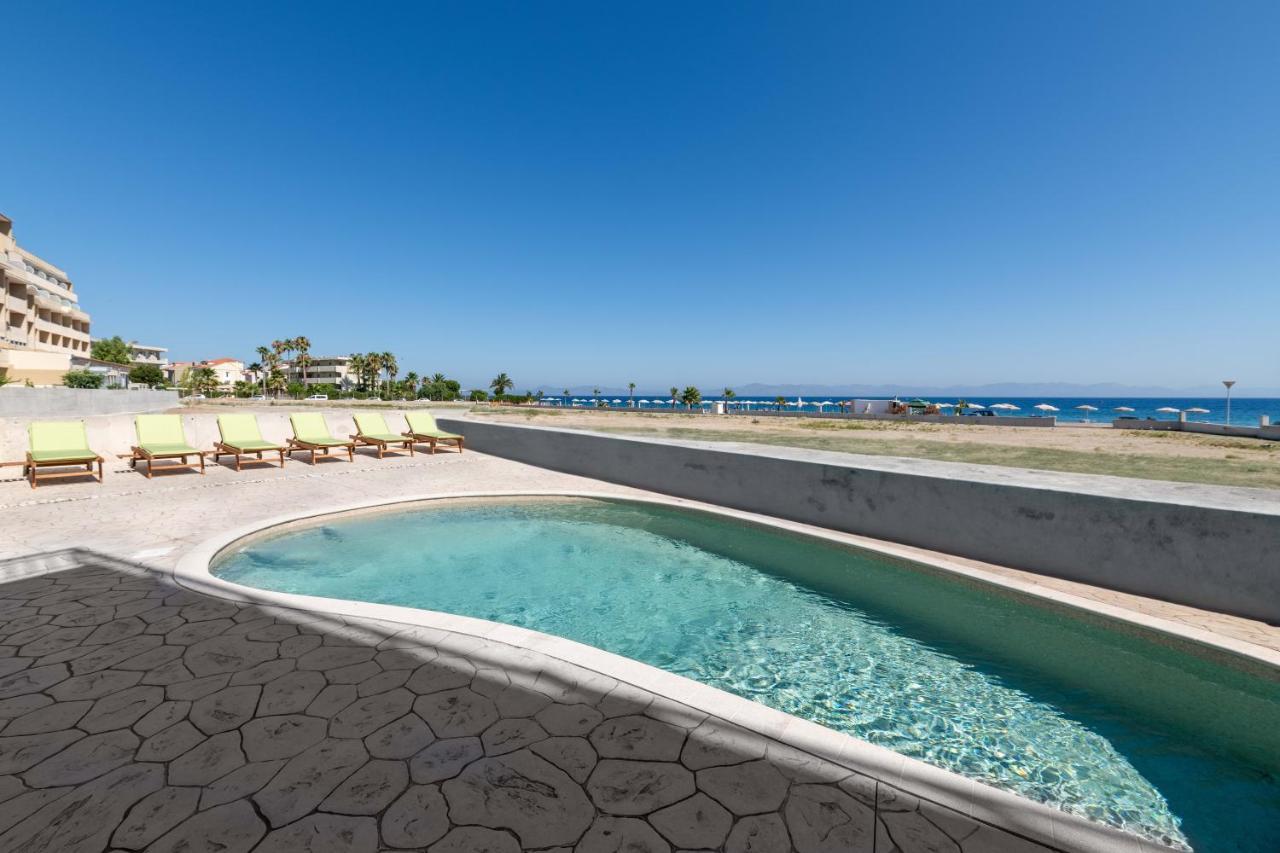 White&Blue Luxury Suites Ялиссос Экстерьер фото