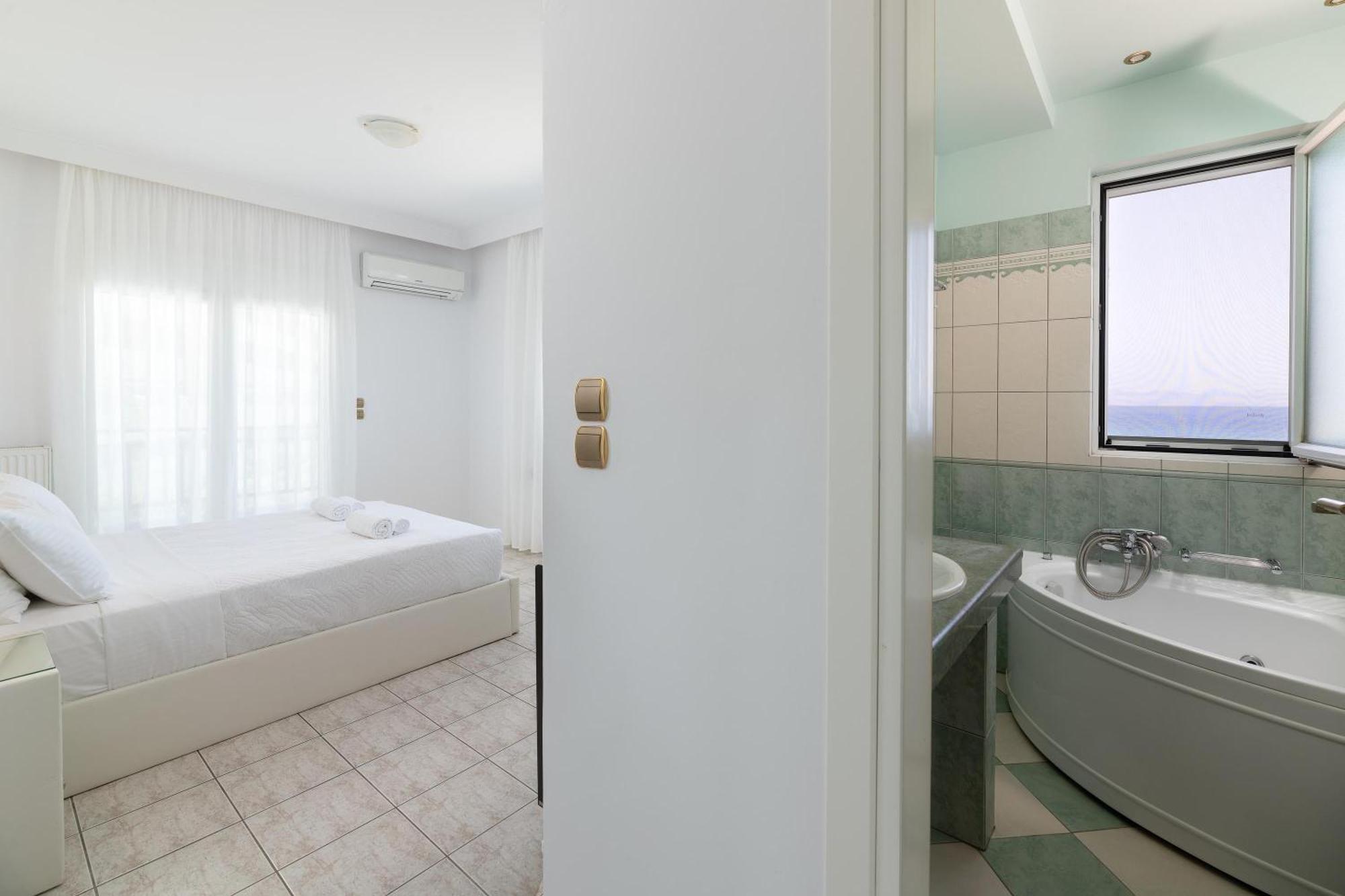 White&Blue Luxury Suites Ялиссос Экстерьер фото