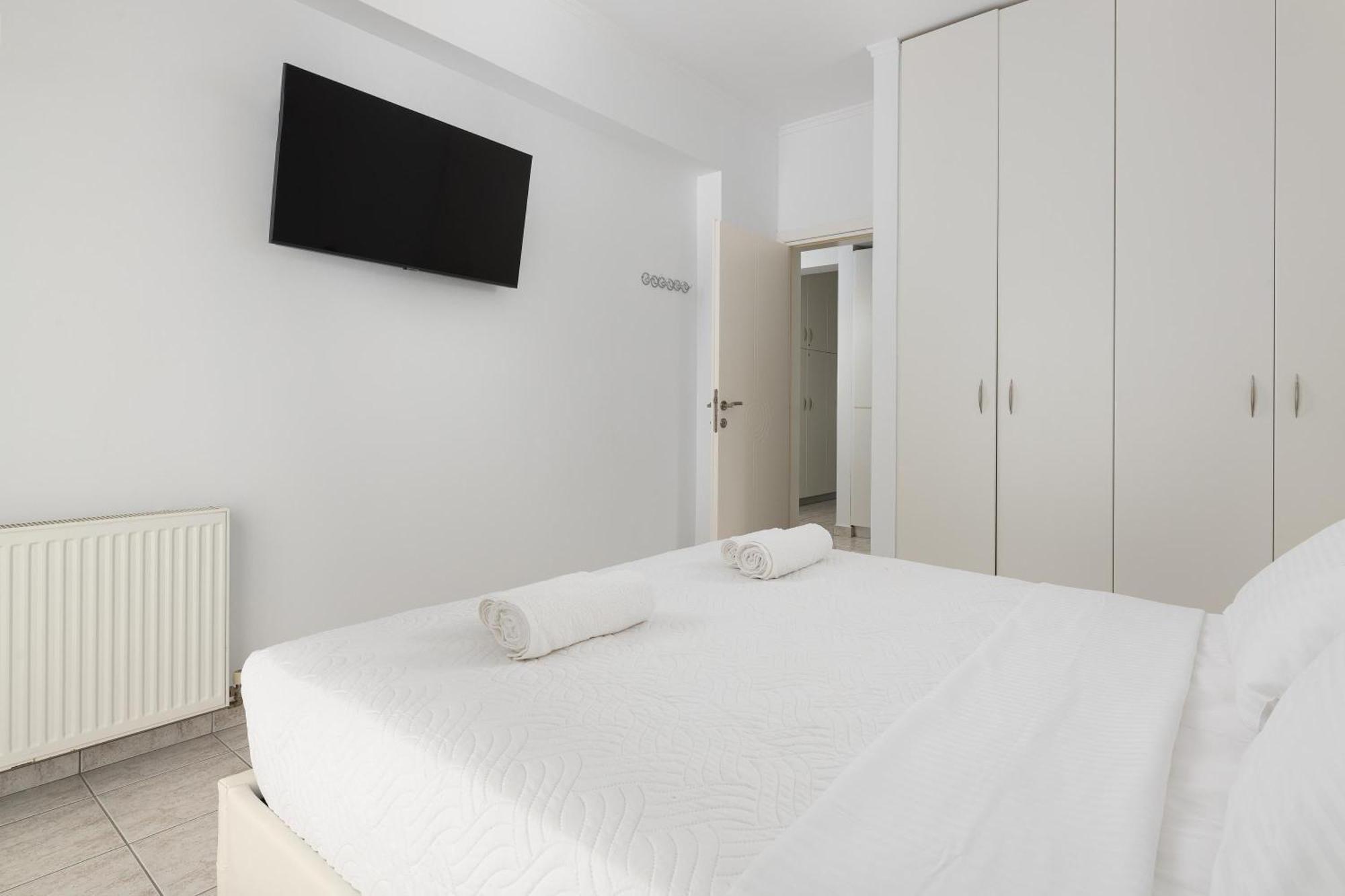 White&Blue Luxury Suites Ялиссос Экстерьер фото
