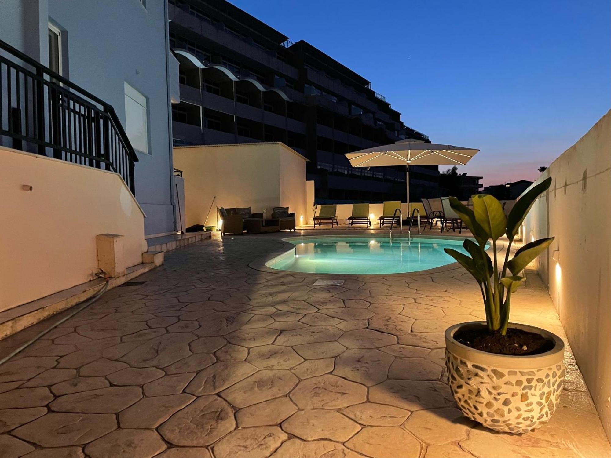White&Blue Luxury Suites Ялиссос Экстерьер фото
