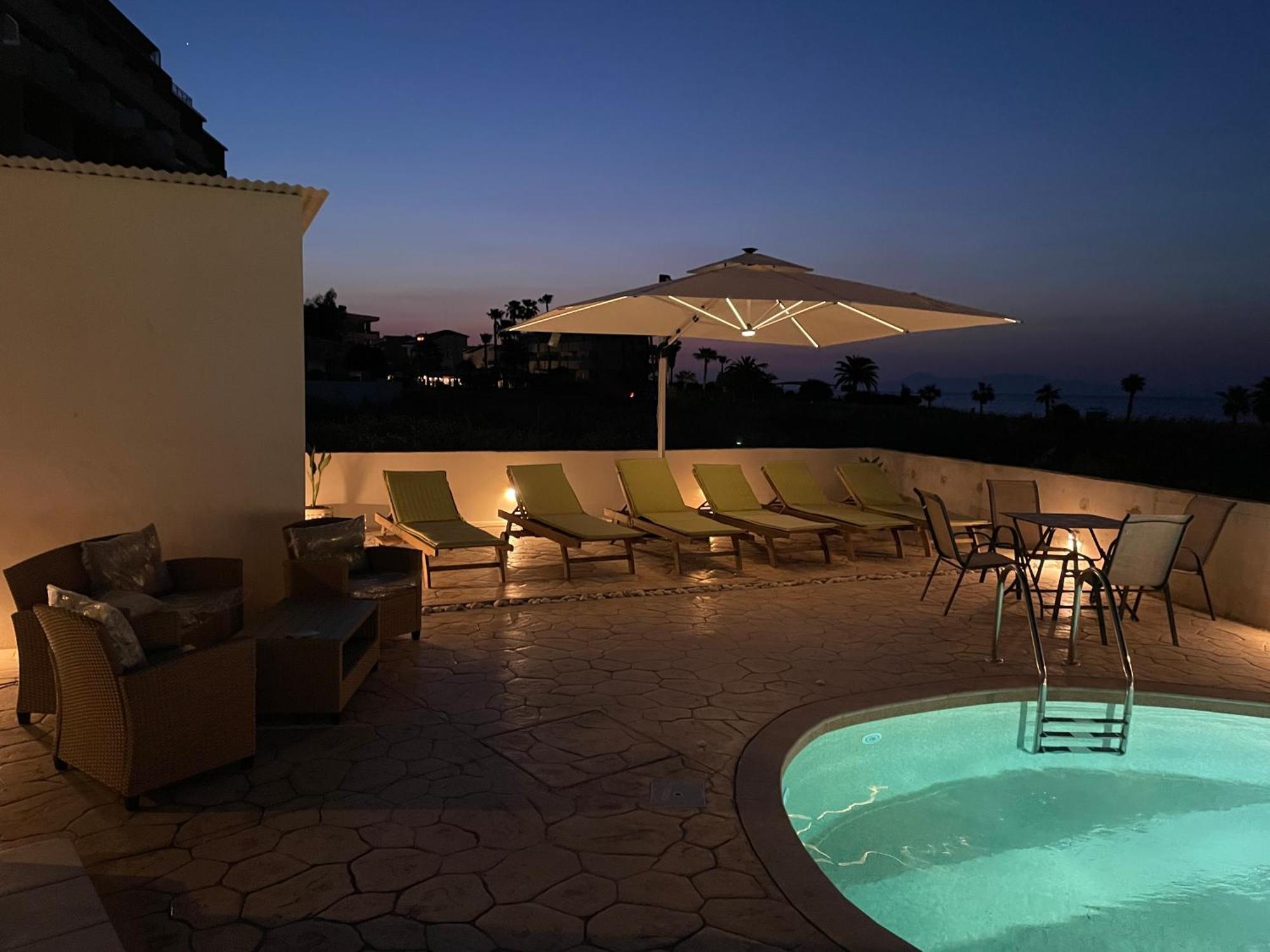 White&Blue Luxury Suites Ялиссос Экстерьер фото