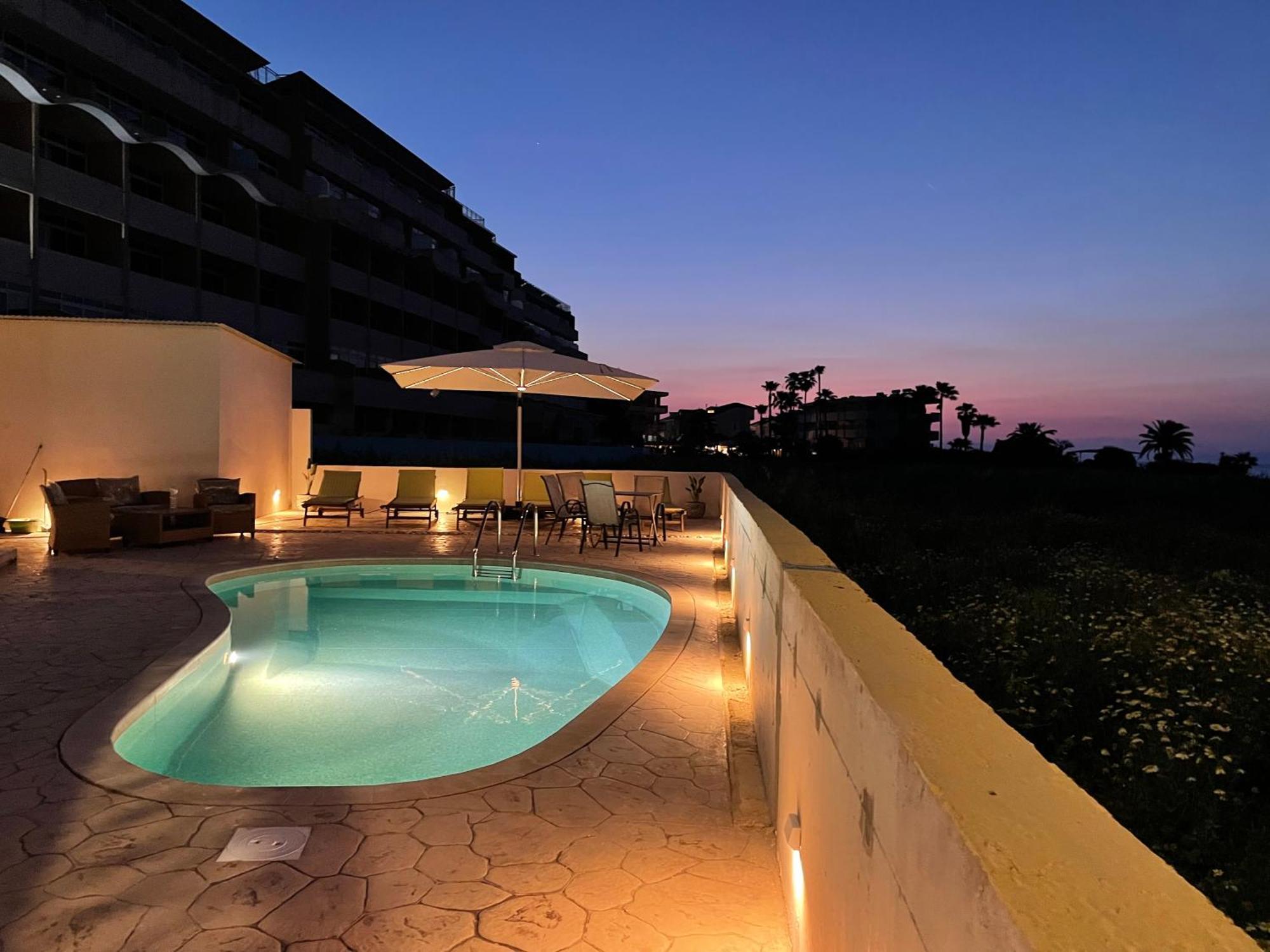 White&Blue Luxury Suites Ялиссос Экстерьер фото